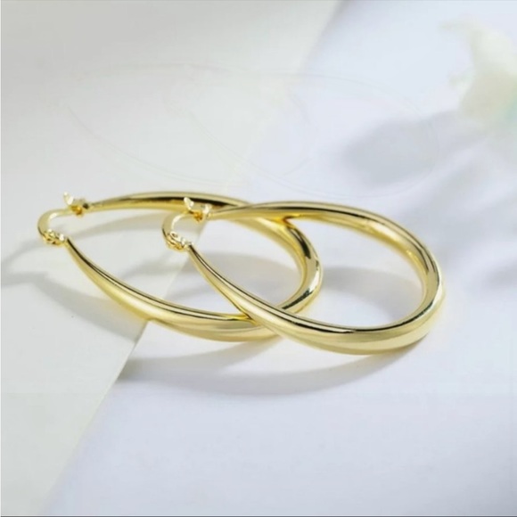 NEW 18K Yellow Gold 1.5'' Oval Hoop Earrings - Picture 10 of 12